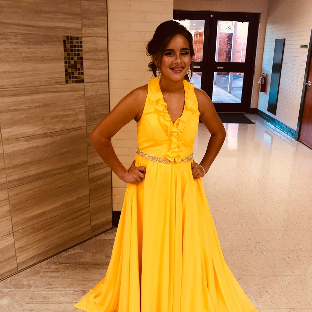 Beautiful custom made approximately juniors size 2 pageant dress, yellow